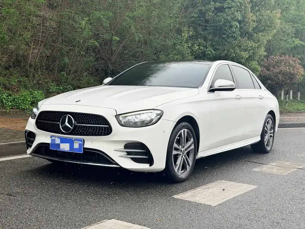 Mercedes-Benz E-Class — фото 1