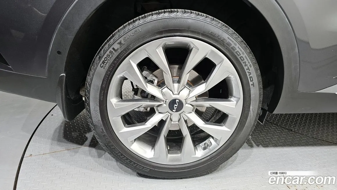 Kia Sorento — фото 9