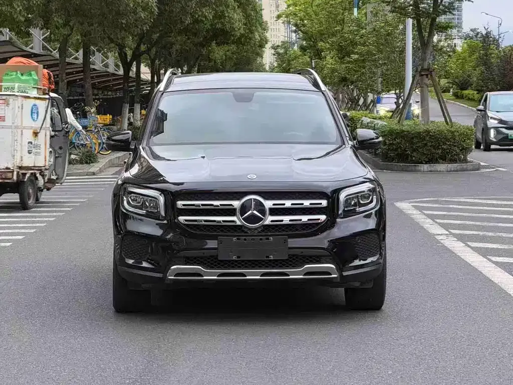 Mercedes-Benz GLB — фото 1