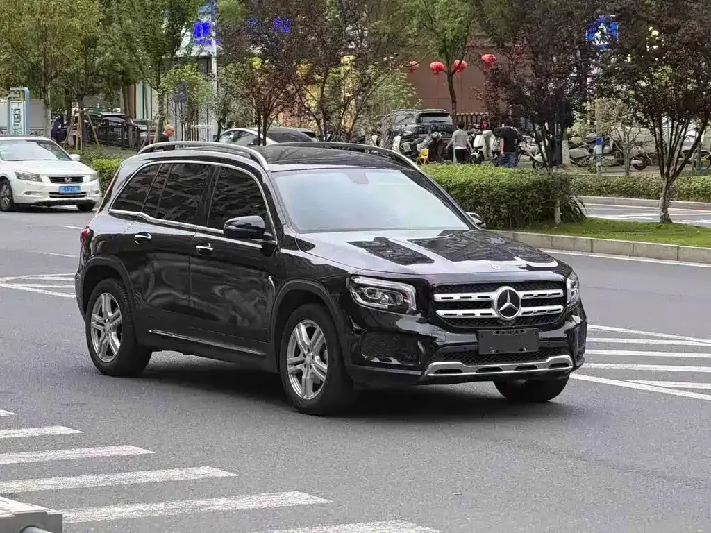 Mercedes-Benz GLB — фото 7
