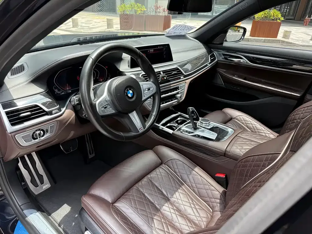 BMW 7 Series — фото 10