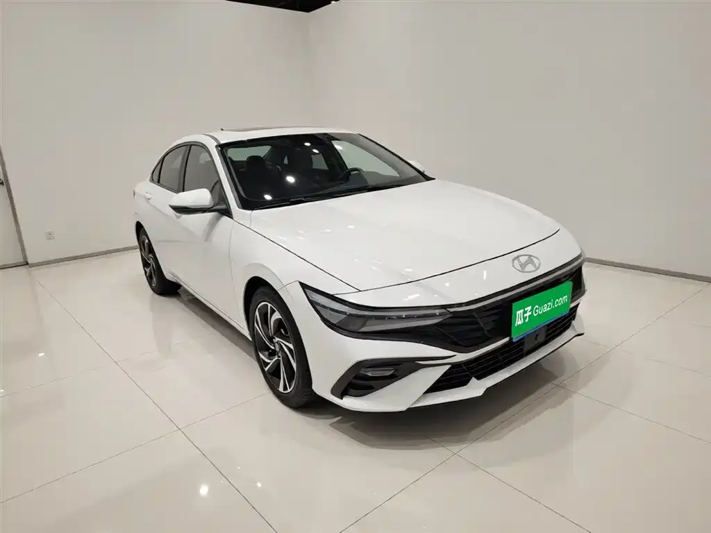 Hyundai Elantra — фото 3