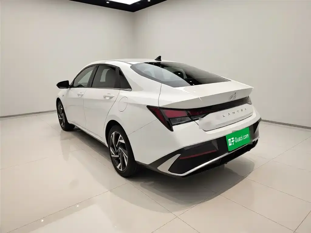 Hyundai Elantra — фото 2