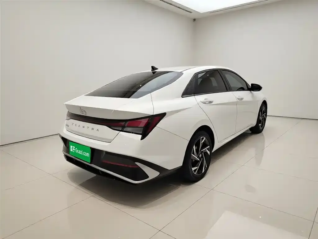Hyundai Elantra — фото 7