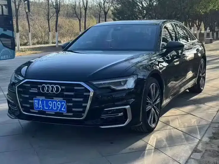 Audi A6L — фото 1