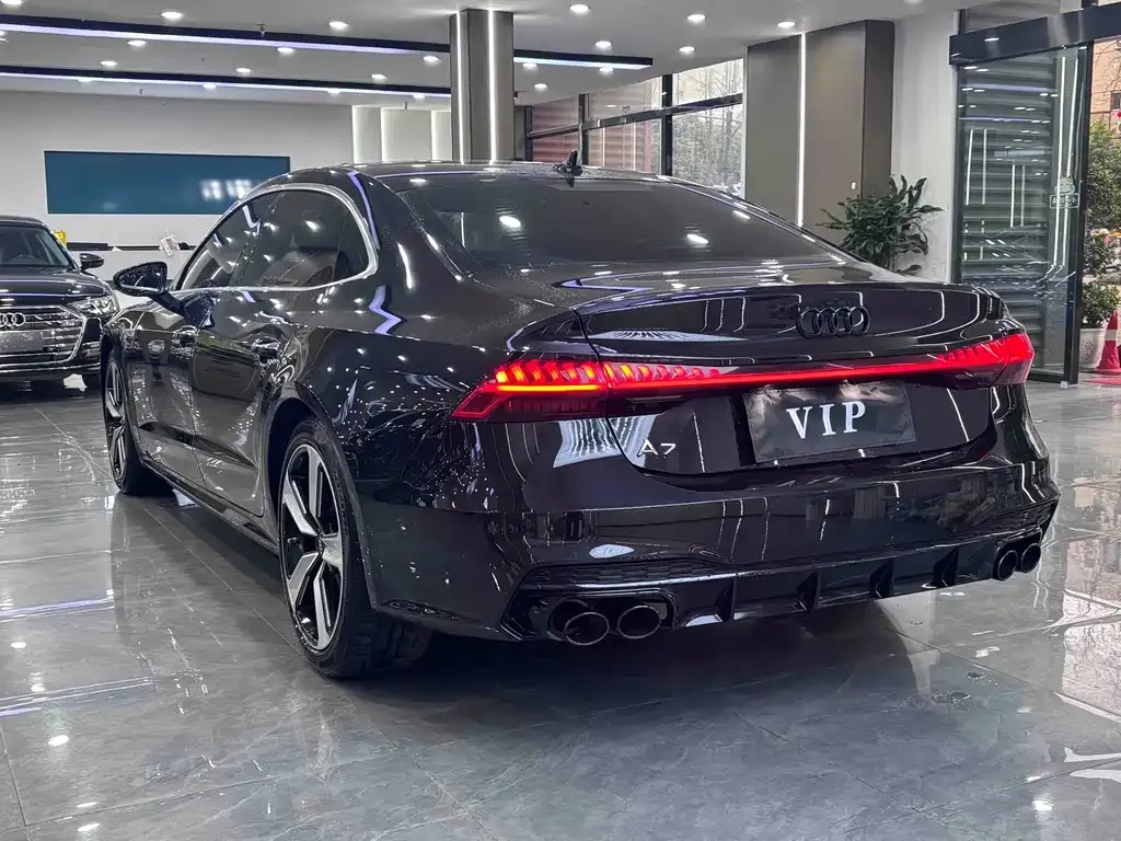 Audi A7L — фото 5