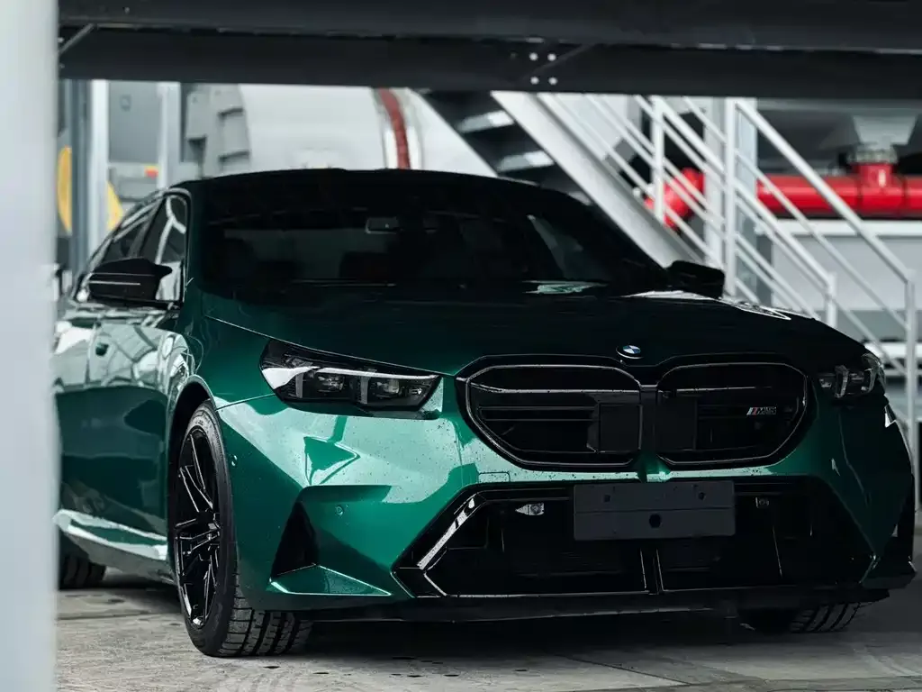 BMW M5 New Energy — фото 3