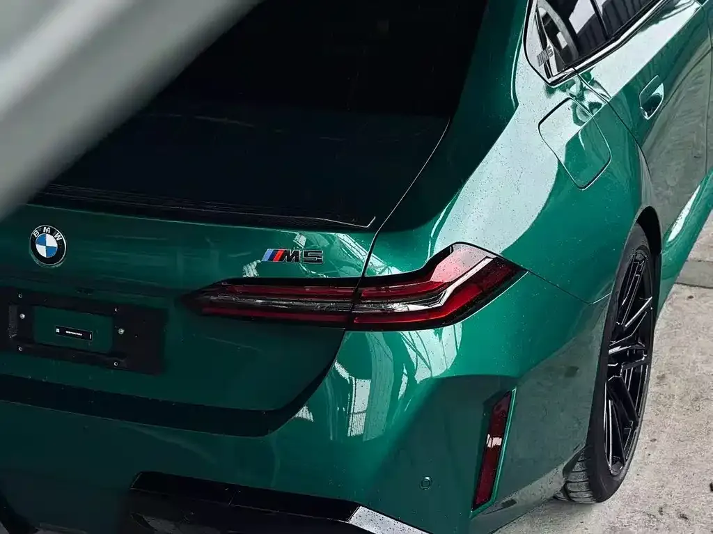 BMW M5 New Energy — фото 4