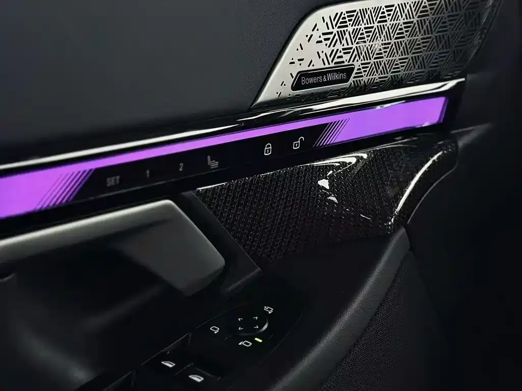 BMW M5 New Energy — фото 6