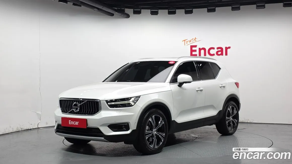 Volvo XC40 — фото 1