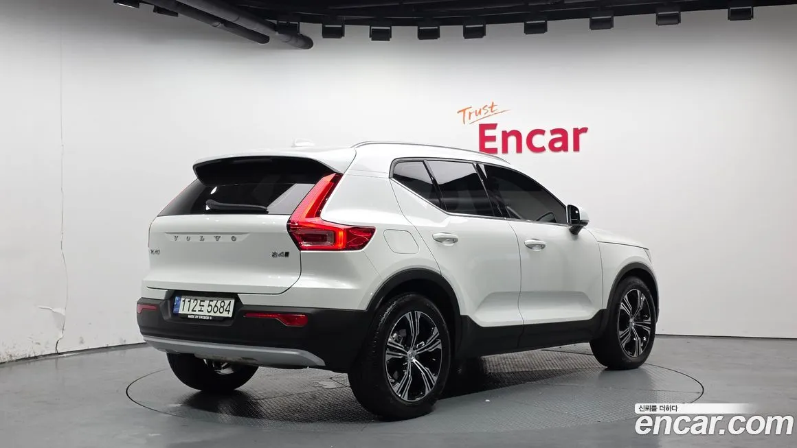 Volvo XC40 — фото 3