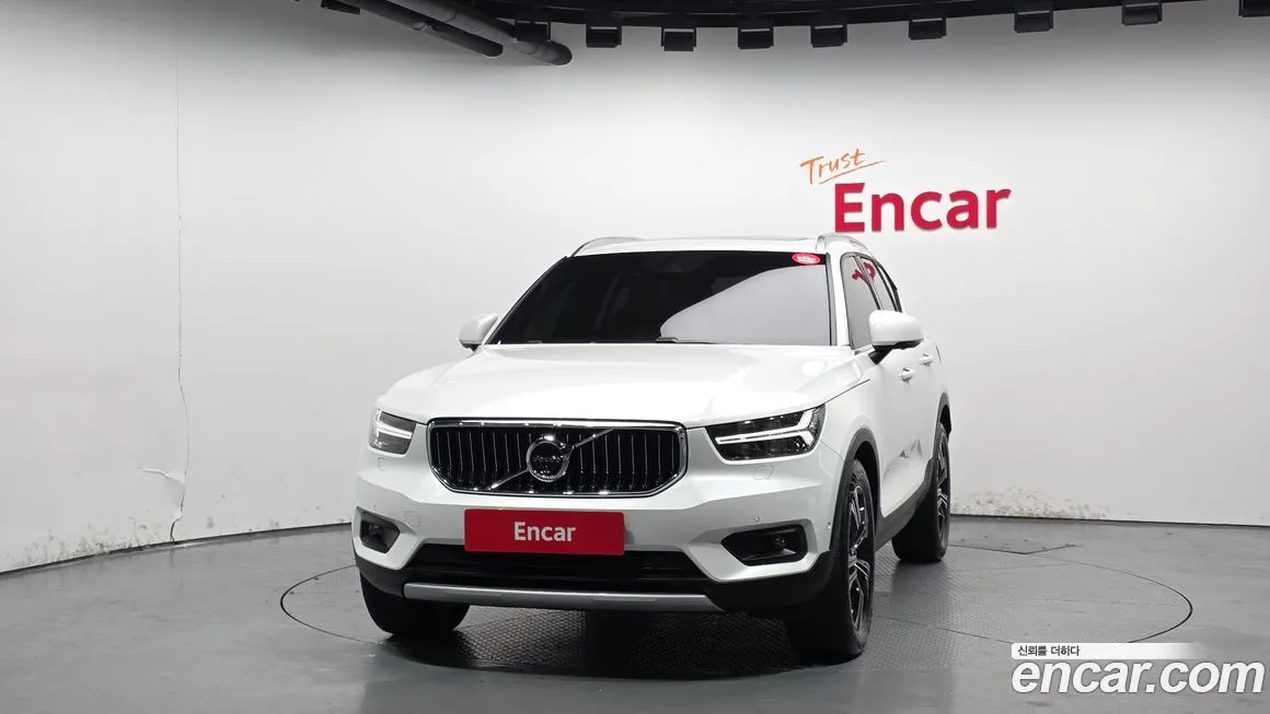 Volvo XC40 — фото 5