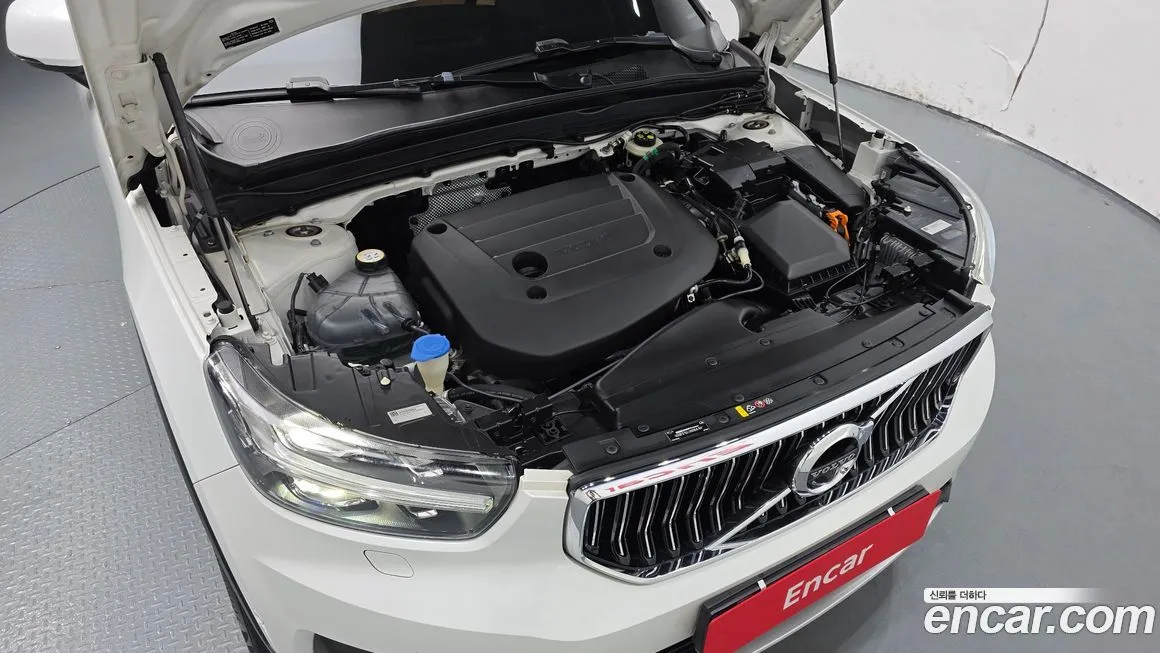 Volvo XC40 — фото 10