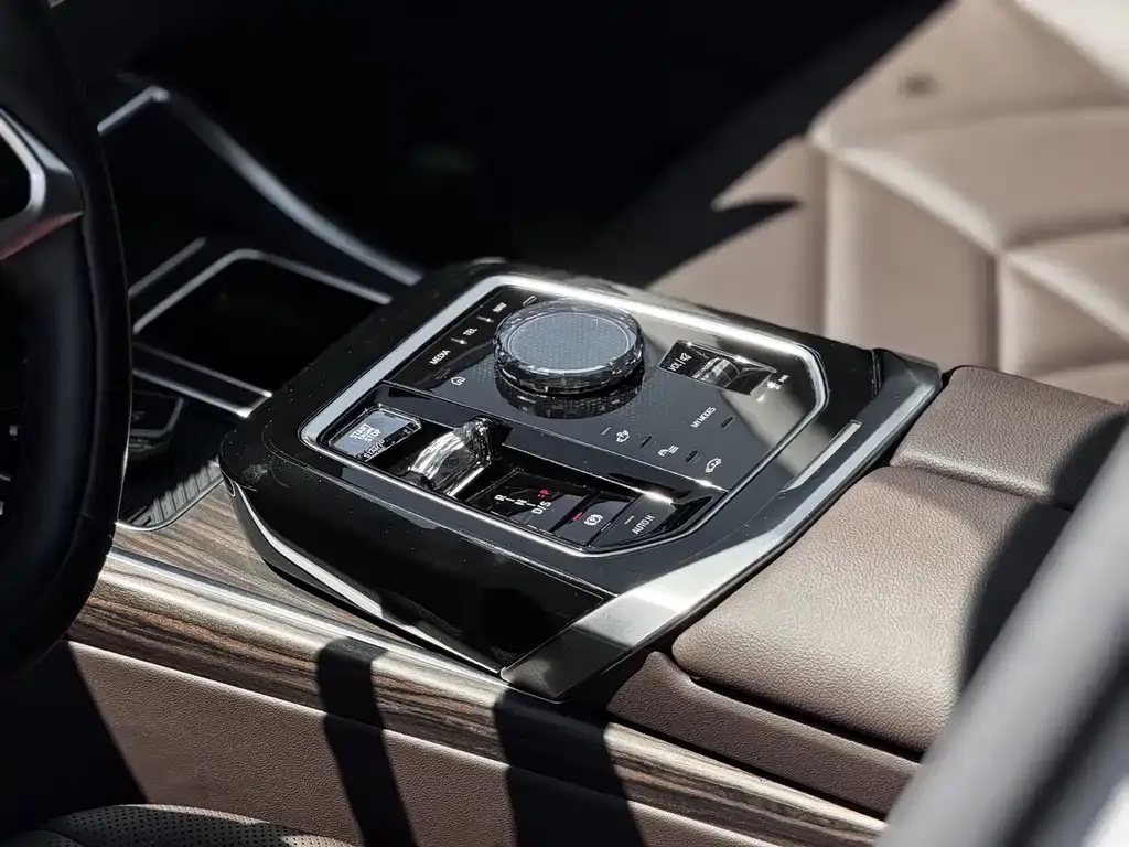 BMW 7 Series — фото 5