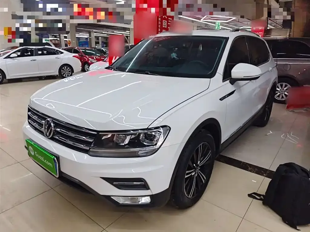 Volkswagen Tiguan L — фото 1