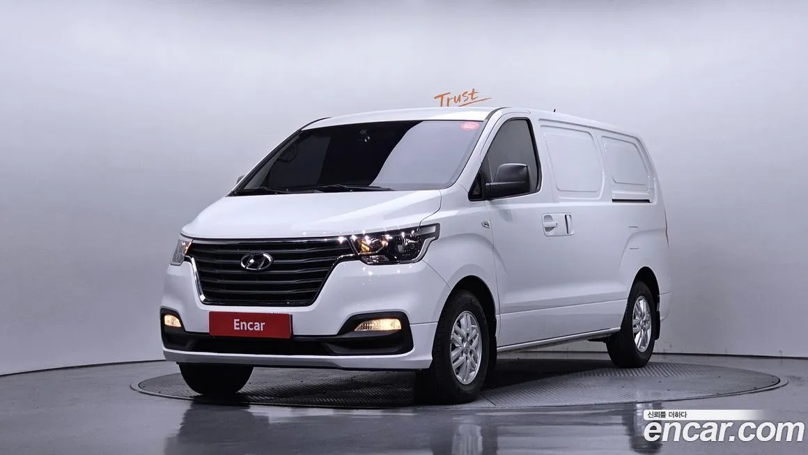 Hyundai Starex — фото 1