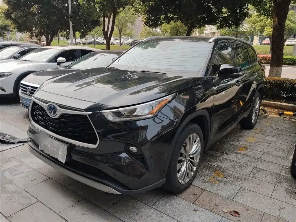 Toyota Highlander — фото 1