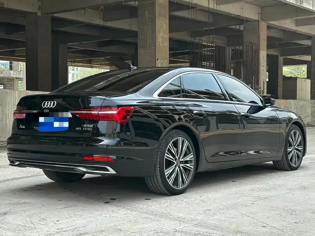 Audi A6L — фото 10