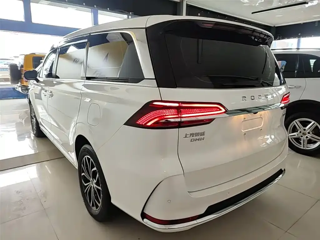 Roewe iMAX8 New Energy — фото 10