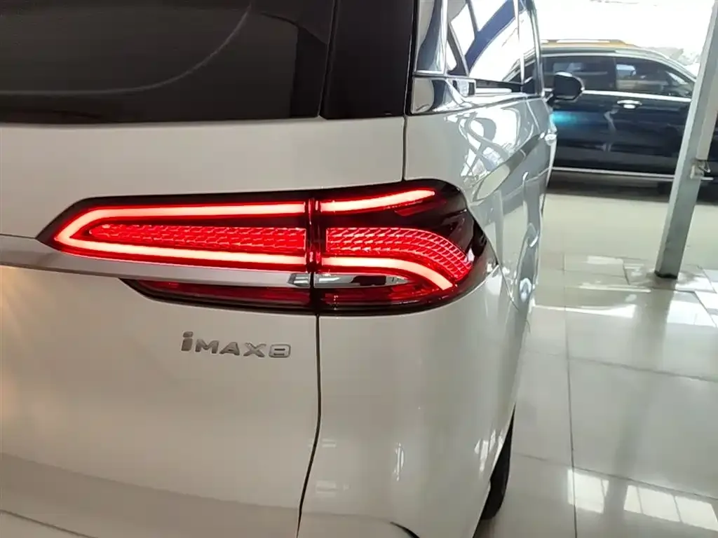 Roewe iMAX8 New Energy — фото 4