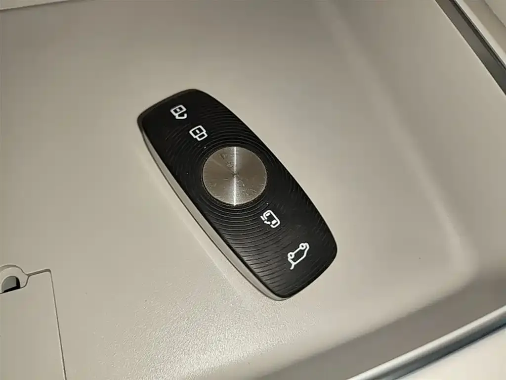 Roewe iMAX8 New Energy — фото 2
