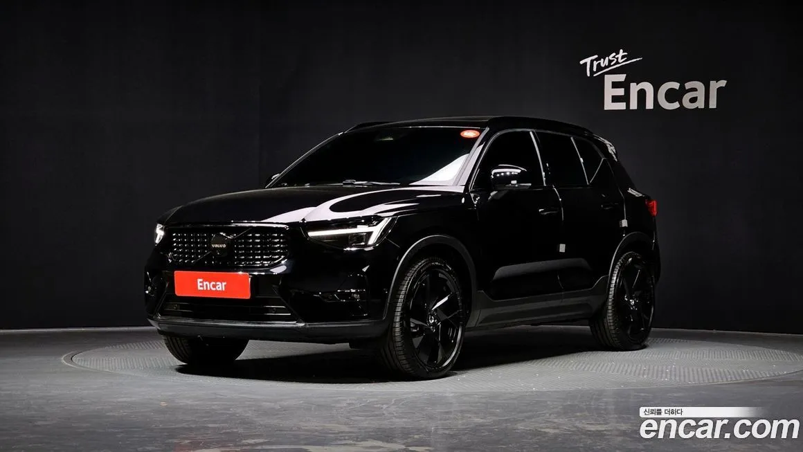 Volvo XC40 — фото 1