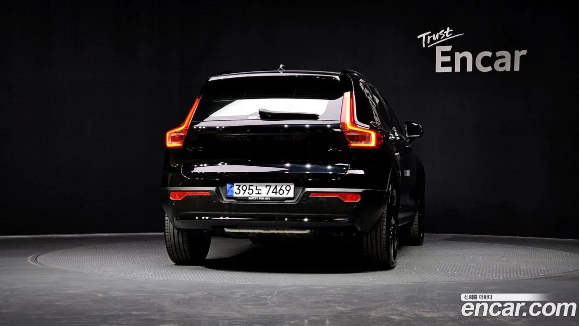 Volvo XC40 — фото 10