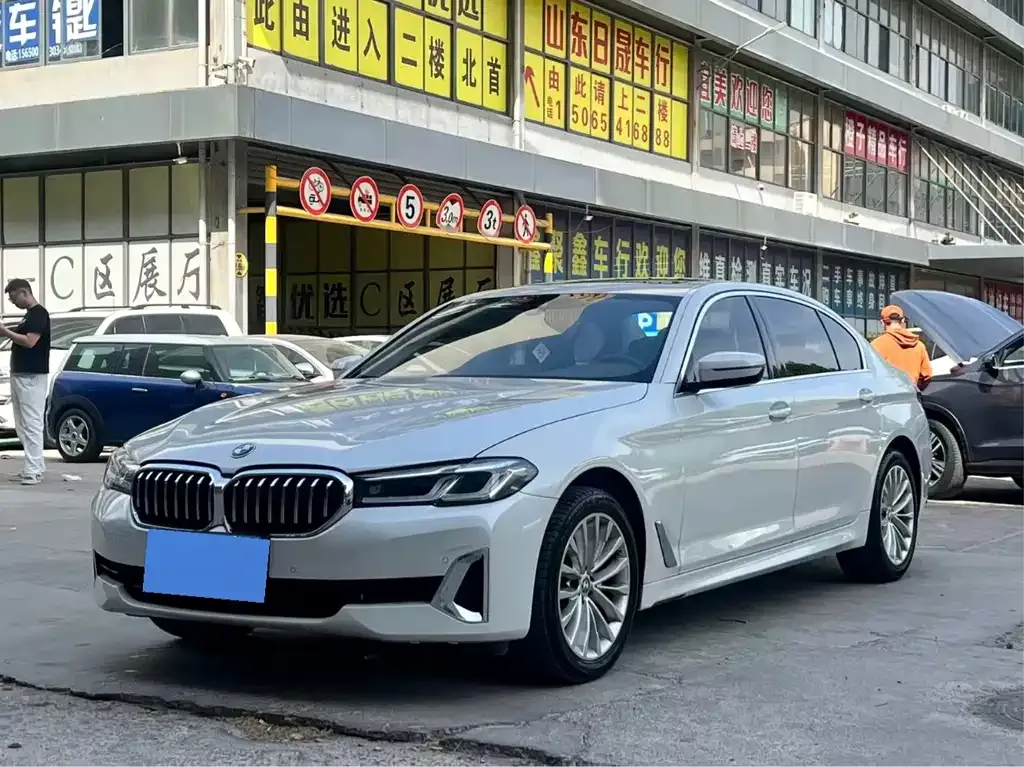 BMW 5 Series — фото 1