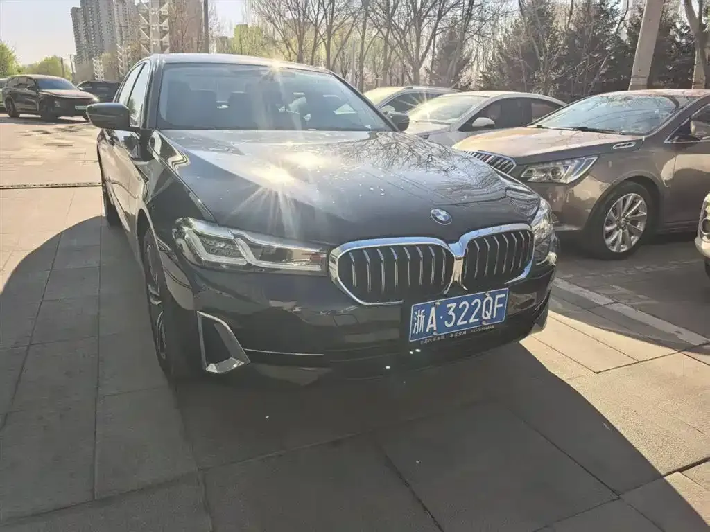 BMW 5 Series — фото 1