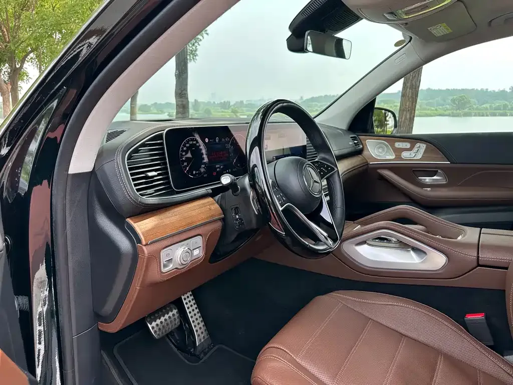 Mercedes-Benz GLS — фото 7