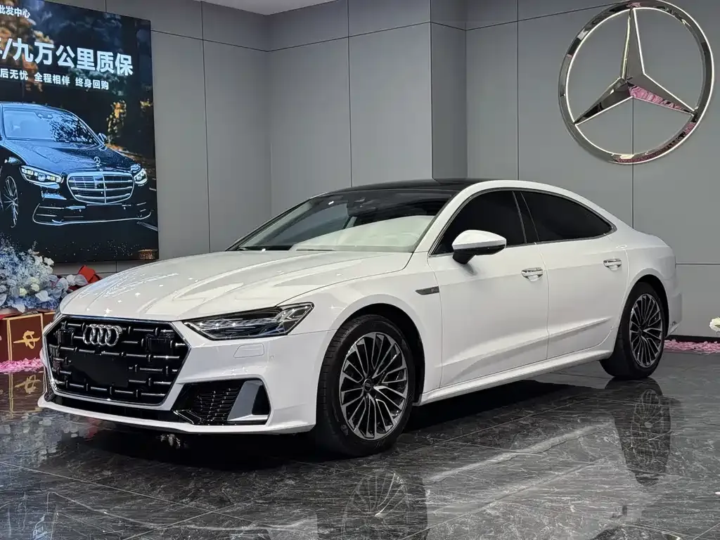 Audi A7L — фото 1