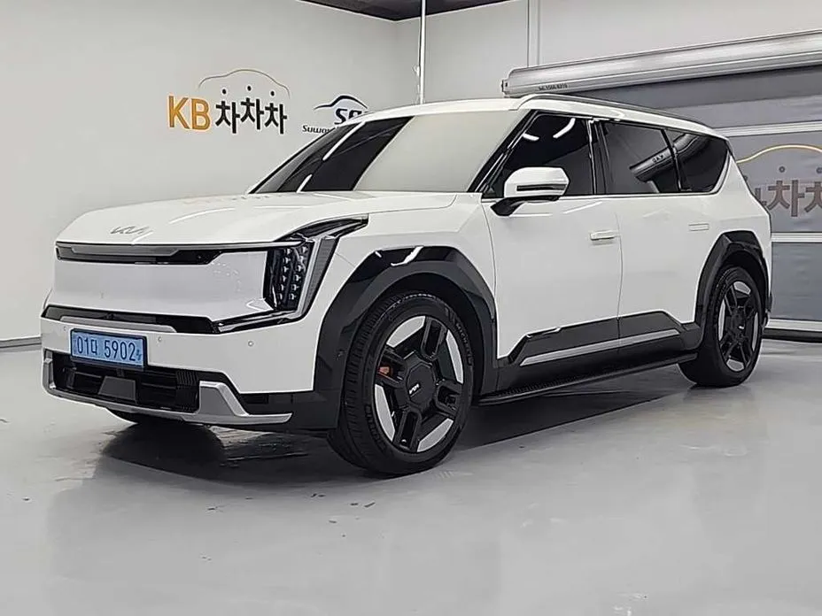 Kia EV9 — фото 1
