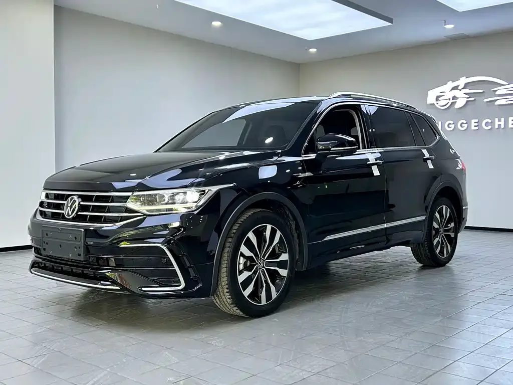 Volkswagen Tiguan L — фото 1