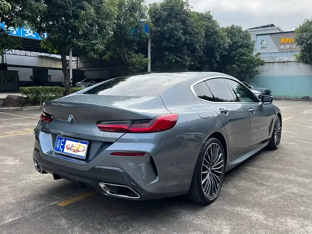 BMW 8 Series — фото 7