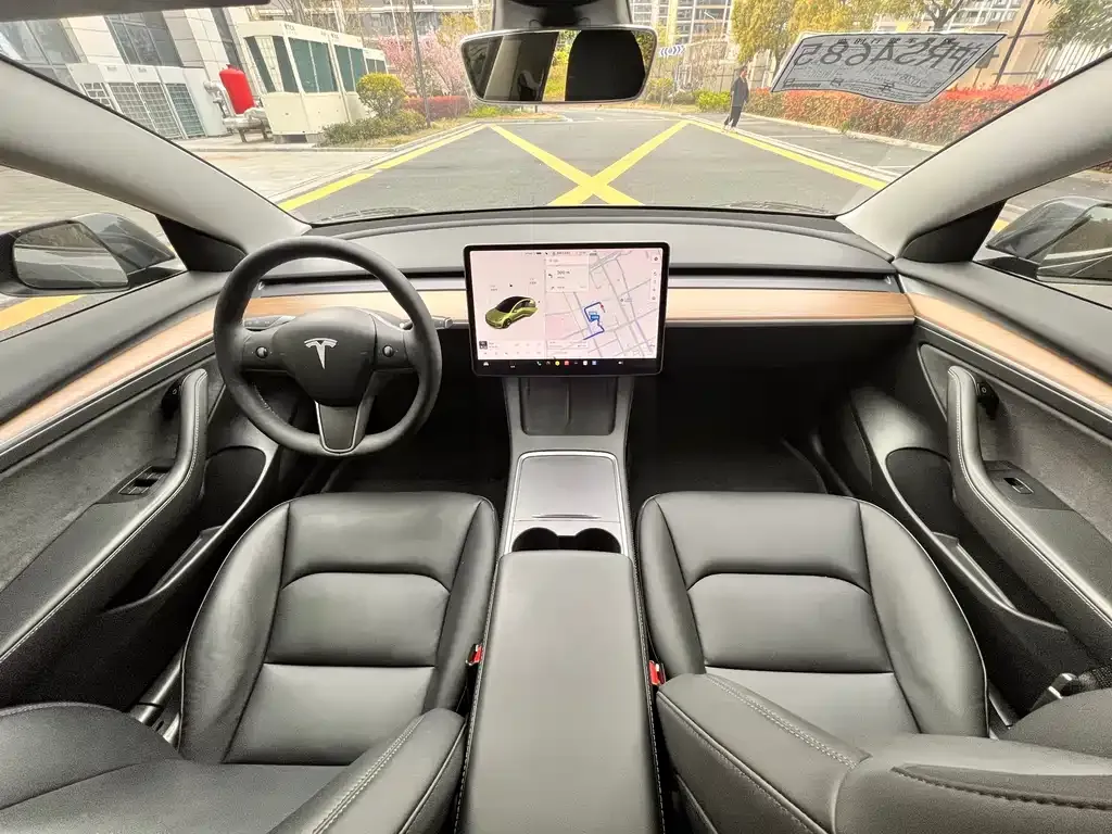 Tesla Model 3 — фото 4