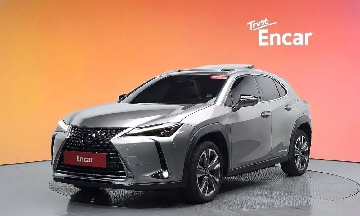 Lexus UX — фото 1