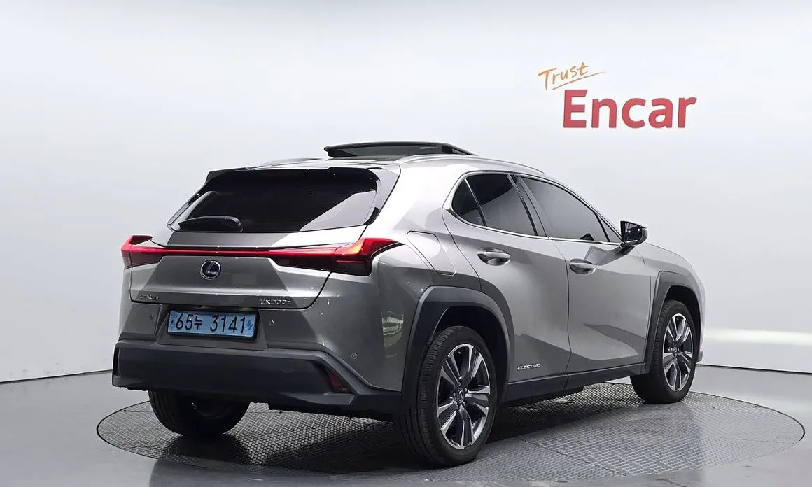 Lexus UX — фото 2