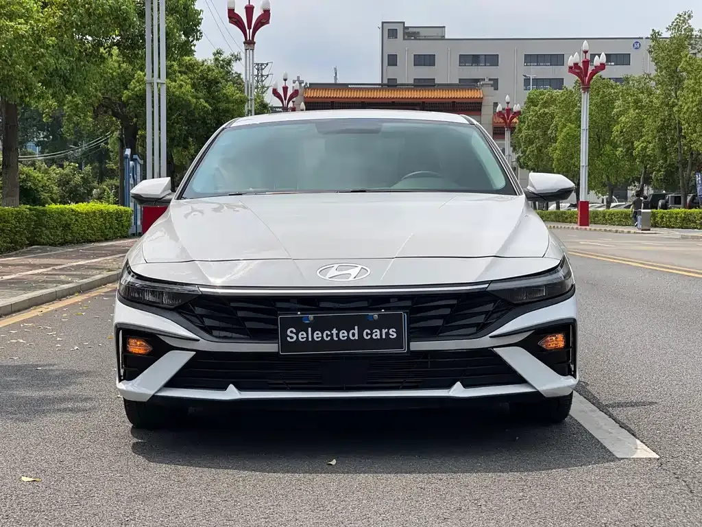 Hyundai Elantra — фото 8