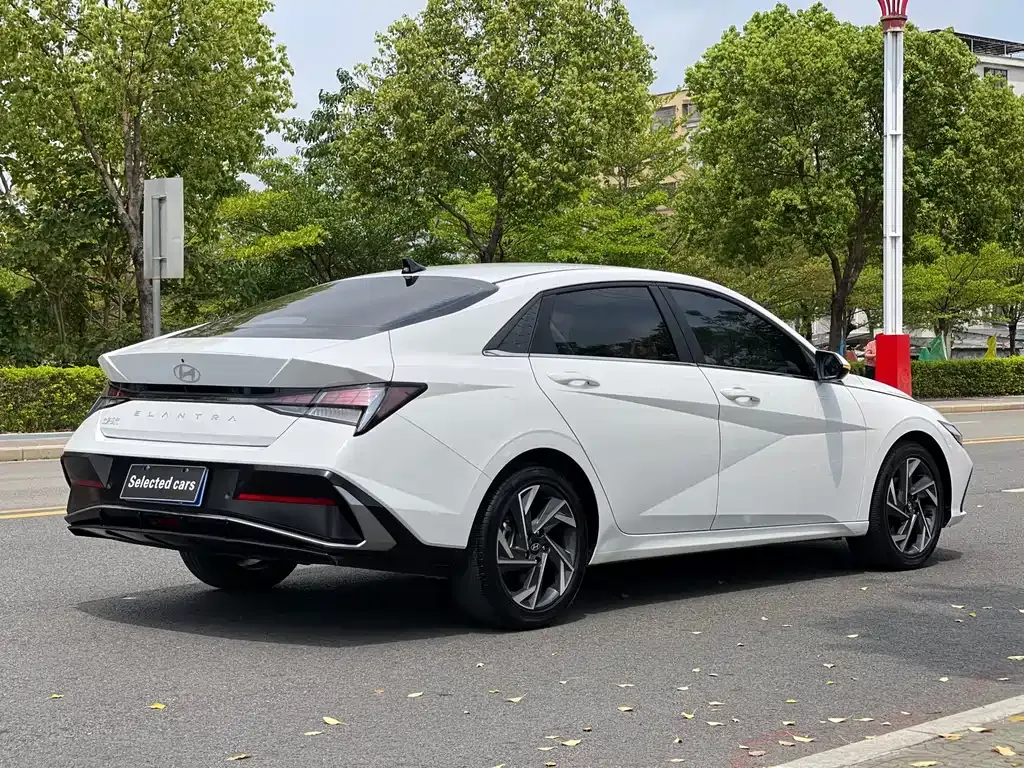 Hyundai Elantra — фото 9