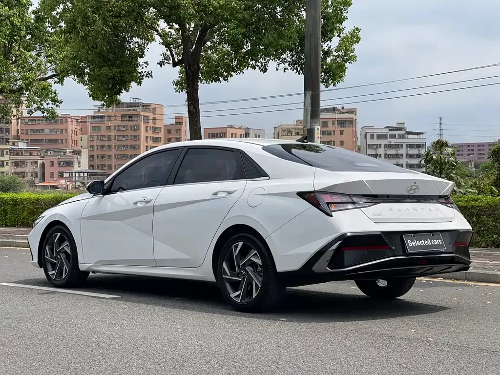Hyundai Elantra — фото 6