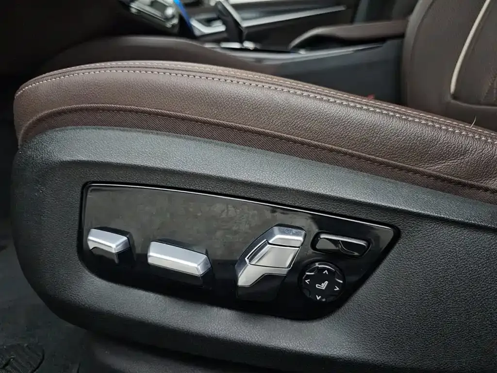BMW 5 Series New Energy — фото 10