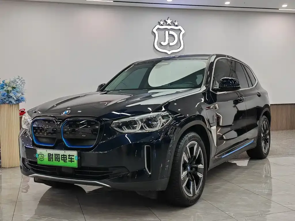 BMW iX3 — фото 1