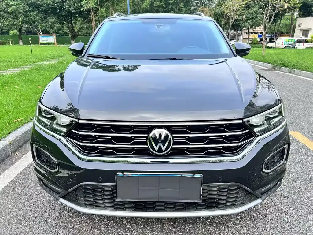 Volkswagen T-Roc — фото 1