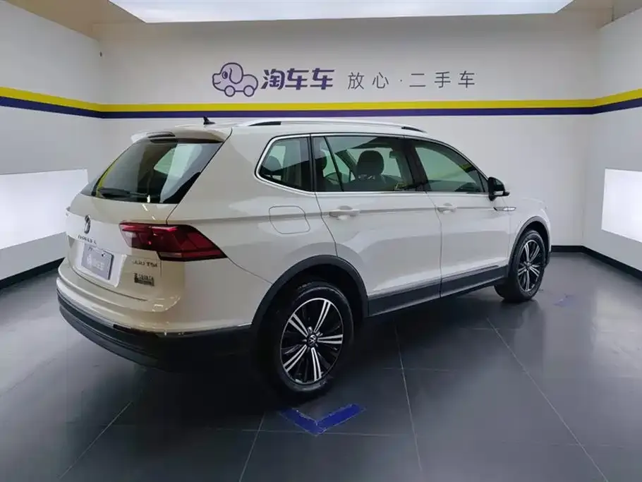 Volkswagen Tiguan L — фото 10