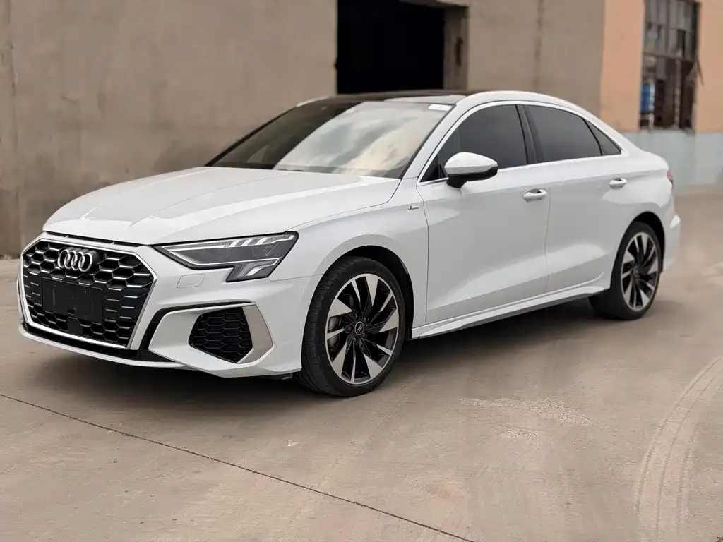 Audi A3 — фото 1