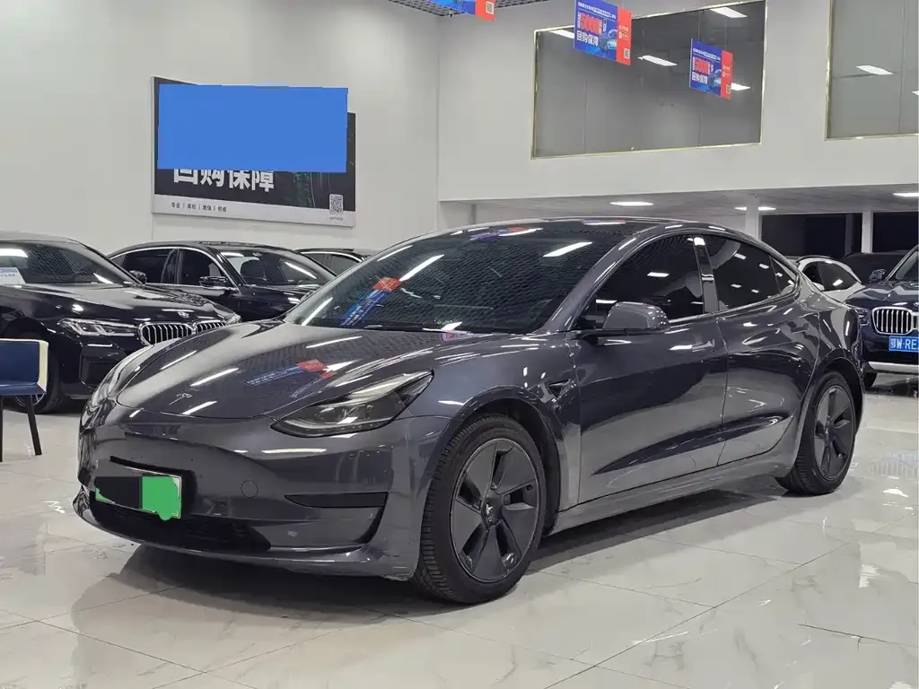 Tesla Model 3 — фото 1