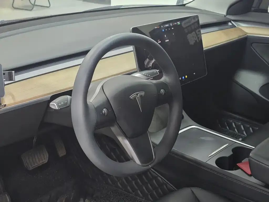 Tesla Model 3 — фото 4