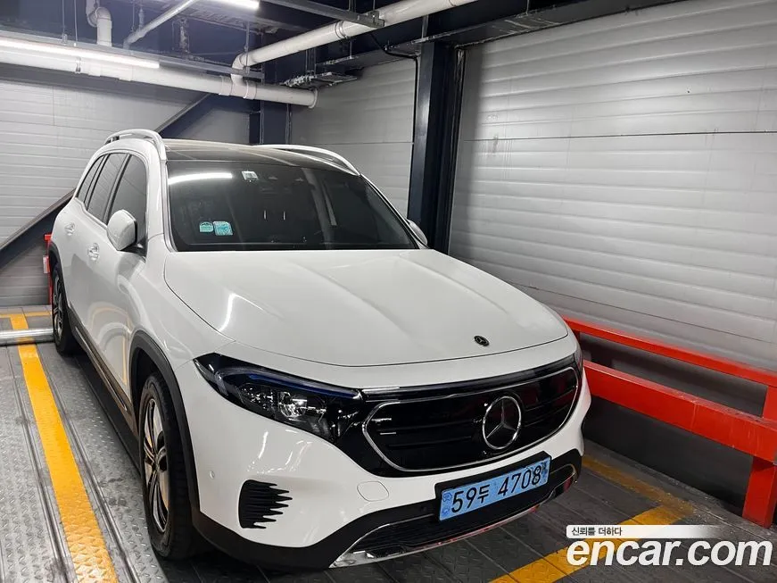 Mercedes-Benz EQB — фото 1