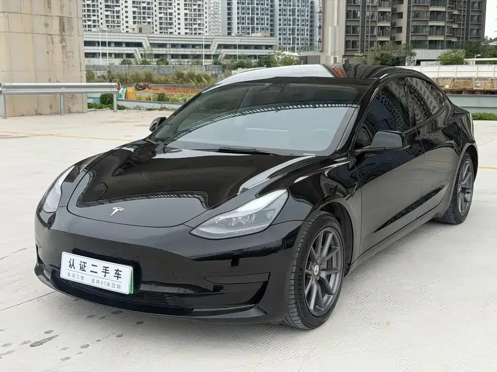 Tesla Model 3 — фото 1