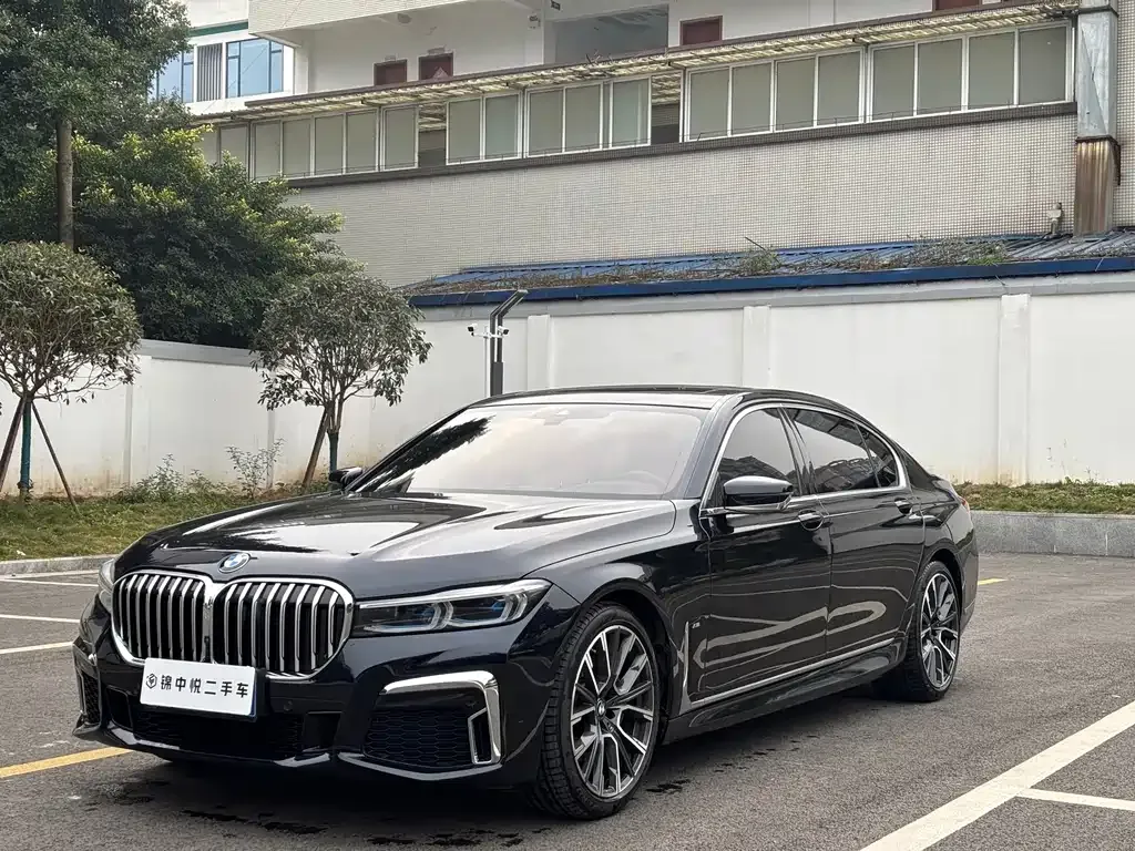BMW 7 Series — фото 1